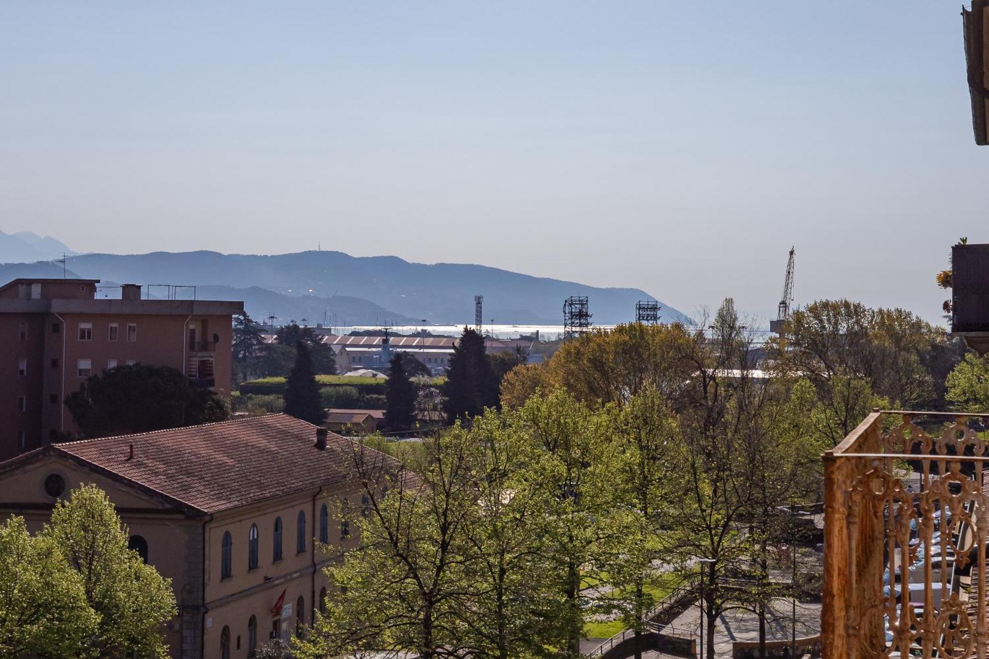 Elegante Dimora La Spezia-Free Parking Apartman Kültér fotó